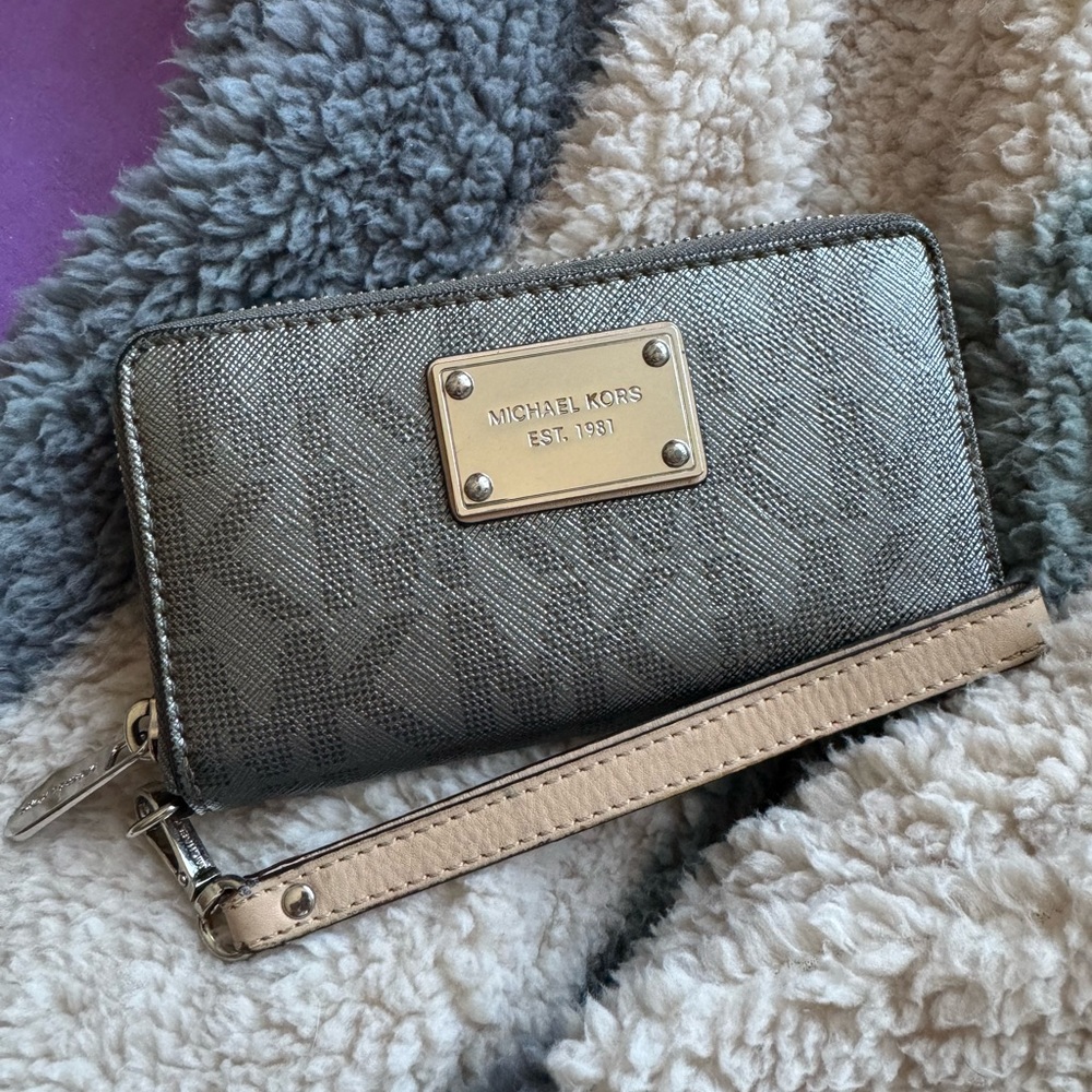 Like New Micheal Kors Wallet